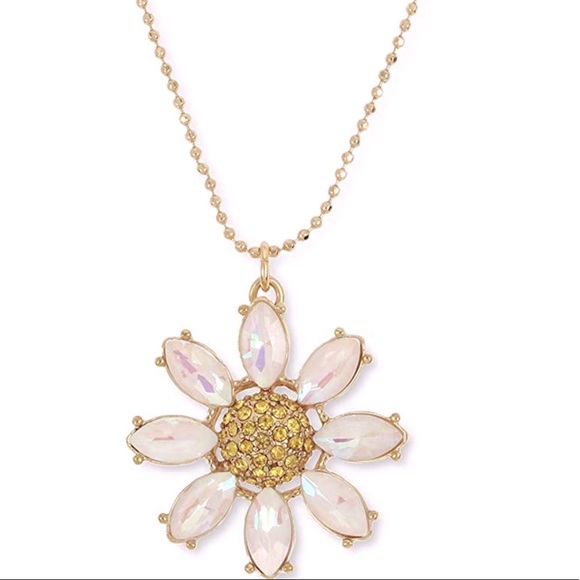 🏷$45|Beautiful Flower Necklace & Earrings set NWT - Picture 3 of 5